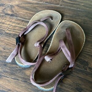 Earth runner sandals